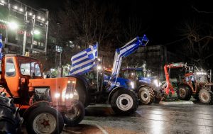 Αθήνα: Κάθοδος δεκάδων τρακτέρ στο Σύνταγμα