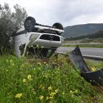 Εκτροπή οχήματος έξω από τη Λάρισα - Συναγερμός για εγκλωβισμένο οδηγό