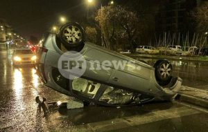 Αυτοκίνητο αναποδογύρισε στο κέντρο της Θεσσαλονίκης – Στο νοσοκομείο ο οδηγός