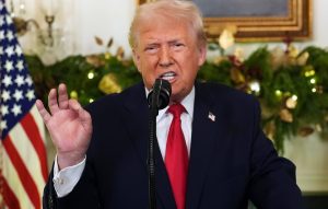 Ο Τραμπ απειλεί εκ νέου το Ιράν με «πολύ τραυματικές» συνέπειες εάν δεν επέλθει συμφωνία