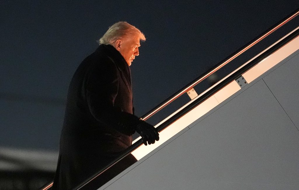 Δημοσκόπηση: 6 στους 10 Αμερικανούς θεωρούν τον Τραμπ «αλλοπρόσαλλο λόγω ηλικίας»