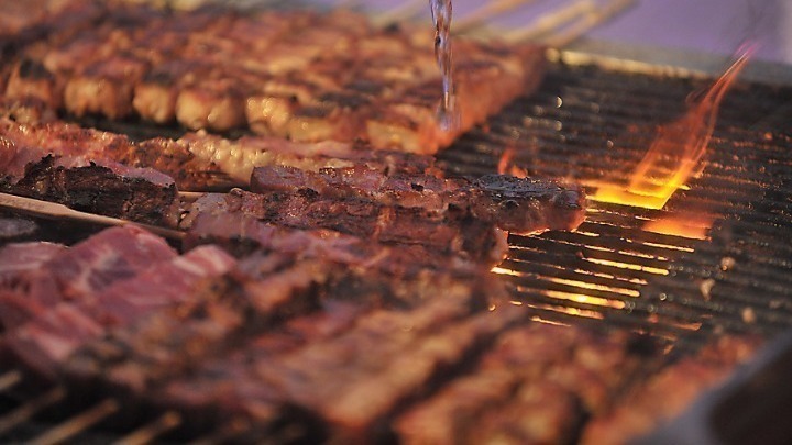 Θεσσαλονίκη: Σταθερές τιμές και επάρκεια κρεάτων στην αγορά ενόψει Τσικνοπέμπτης, αλλά με μειωμένες παραγγελίες