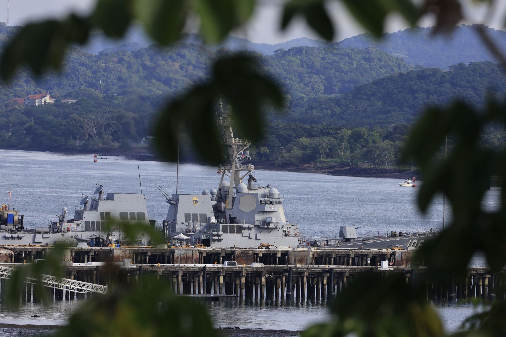 Οι ΗΠΑ στέλνουν πολεμικά πλοία και στην Αϊτή