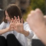 Χίος: Άγρια επίθεση σε 19χρονη - Ο σύντροφός της τη χτύπησε με πέτρα στο κεφάλι και εξαφανίστηκε