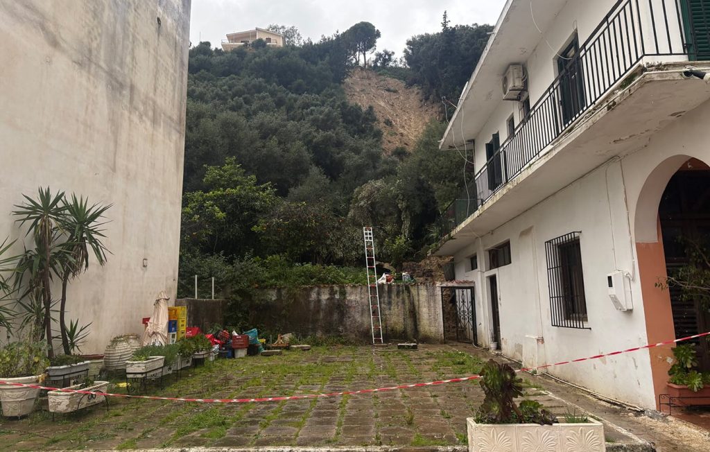Προβλήματα από την κακοκαιρία στη Ζάκυνθο: Κατολισθήσεις σε Αγία Τριάδα και Μπόχαλη – Εκκενώθηκαν κατοικίες