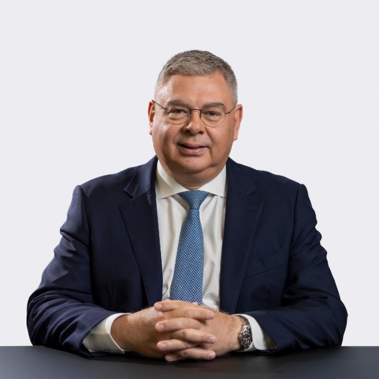 HELLENiQ ENERGY: Ισχυρή κερδοφορία 1,13 δισ. ευρώ και επιτάχυνση του πράσινου μετασχηματισμού