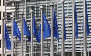 Κομισιόν: Νέο καθεστώς κρατικών ενισχύσεων για παραγωγή καθαρής τεχνολογίας