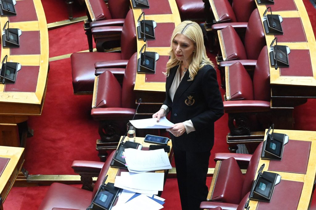 De minimis για παραγωγούς μηδικής των Σερρών ζητά η Αραμπατζή