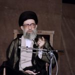 Ποιος ήταν ο Αγιατολάχ Αλί Χαμενεΐ, ο αρχιτέκτονας του σκληρού θεοκρατικού καθεστώτος