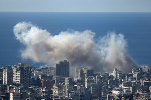 Live στην κάμερα του ΕΡΤnews οι βομβαρδισμοί στη Βηρυτό – Το Ισραήλ σφυροκοπά τη Χεζμπολάχ