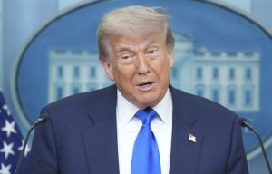 Ο Ντόναλντ Τραμπ φάσκει και αντιφάσκει για τον πόλεμο εναντίον του Ιράν – Άγνωστο το χρονοδιάγραμμα της επιχείρησης