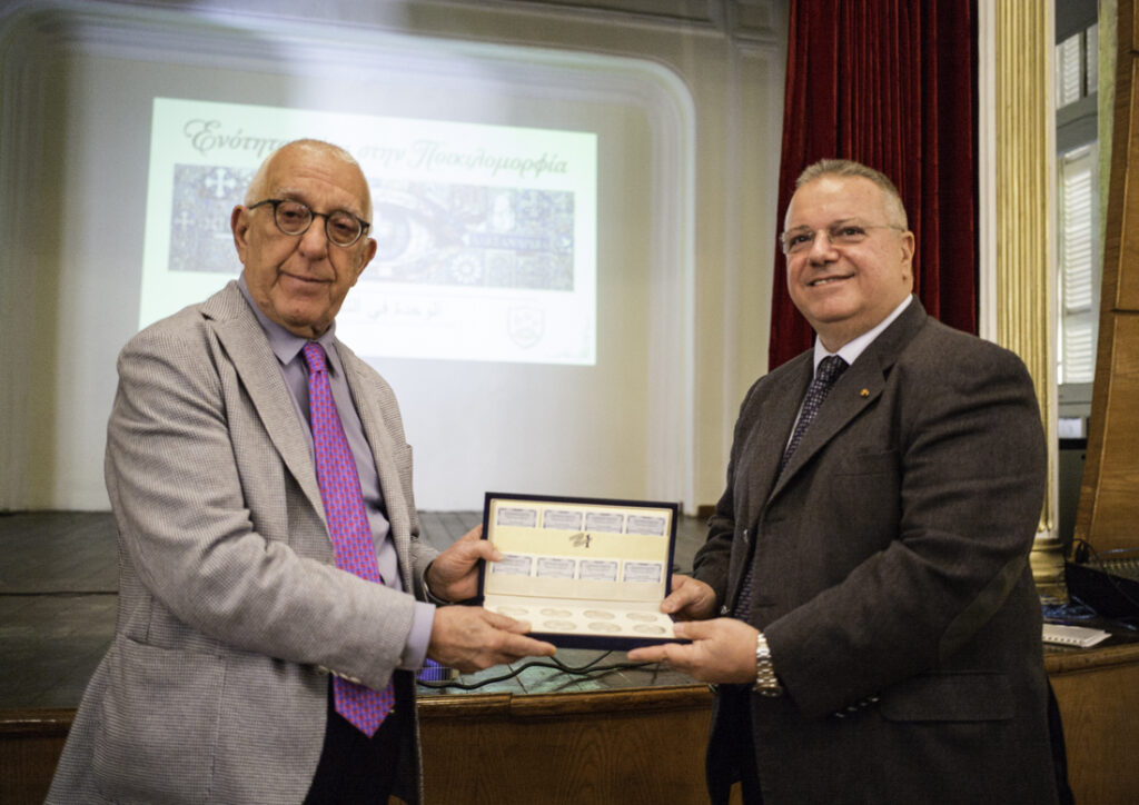 Ο Νικήτας Κακλαμάνης από τα Ελληνικά Σχολεία του Καΐρου: «Η πιο συγκινητική στιγμή του ταξιδιού μου στην Αίγυπτο»