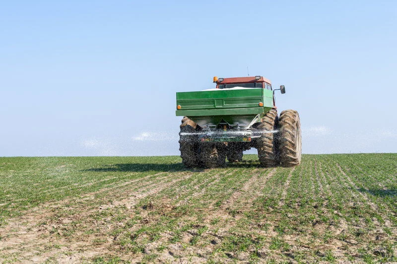 Λιγότερα λιπάσματα, μειωμένες σοδειές, ακριβότερα τρόφιμα λένε οι αναλυτές για τις διαταρχές στη Μέσα Ανατολή