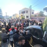 Έκλεισαν τον δρόμο οι κτηνοτρόφοι της Λέσβου έξω από το κτήριο της Γ.Γ. Αιγαίου εν αναμονή των ανακοινώσεων του Υπουργείου