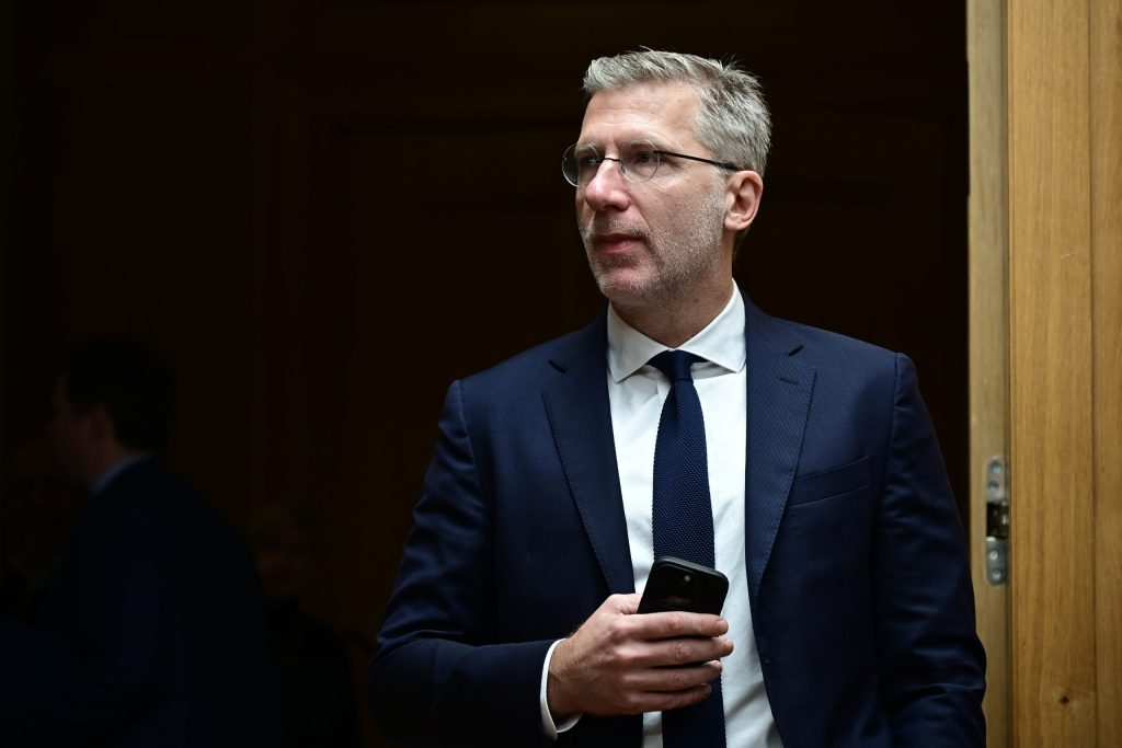 Άκης Σκέρτσος: Κανένα παιδί χωρίς προστασία - Αυστηροί κανόνες και αποτελεσματικοί έλεγχοι για αλκοόλ και καπνικά - ertnews.gr