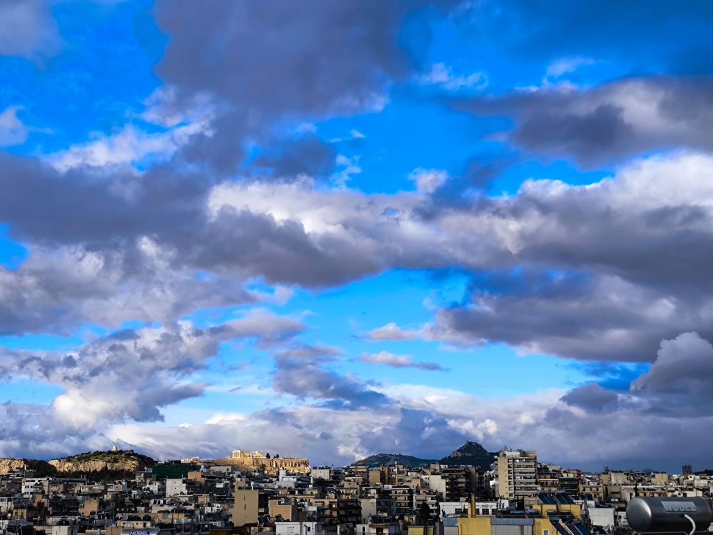 Καιρός: Αίθριος μέχρι τα μέσα της εβδομάδας - Ενισχυμένοι βοριάδες στο Αιγαίο και μικρή πτώση της θερμοκρασίας - ertnews.gr