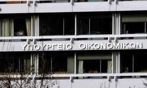Πακέτο μέτρων με εστίαση στα τρόφιμα εξετάζει η κυβέρνηση