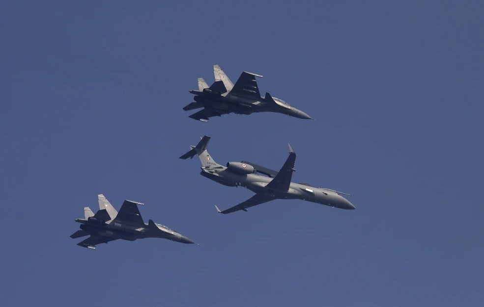 Η Αυστραλία στέλνει πυραύλους αέρος-αέρος στα ΗΑΕ και στρατιωτικό αεροσκάφος στη Μέση Ανατολή