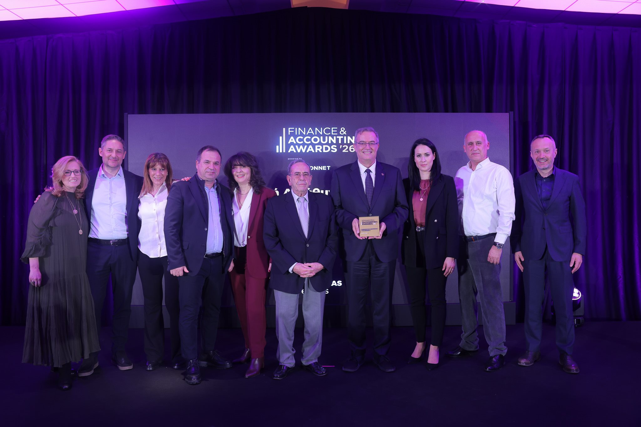 Δώδεκα οικονομικές διακρίσεις για ΜΠΑΡΜΠΑ ΣΤΑΘΗΣ