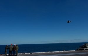 Οι ΗΠΑ στέλνουν τρίτο αεροπλανοφόρο στην Μέση Ανατολή