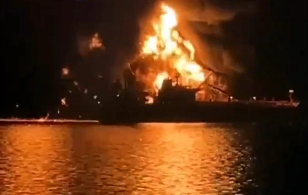 Επιθέσεις εναντίον δυο δεξαμενόπλοιων στον Περσικό Κόλπο, ελληνόκτητο το ένα πλοίο που χτυπήθηκε – Καλά στην υγεία τους οι 22 ναυτικοί, δείτε βίντεο