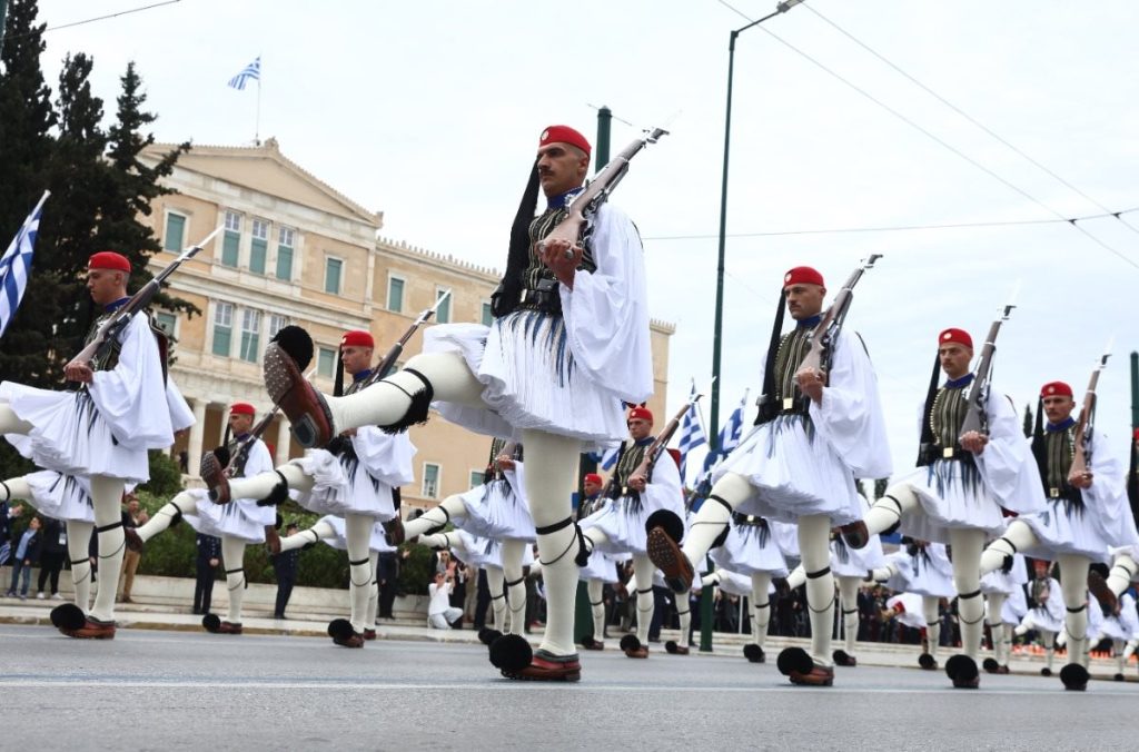 Σε ρυθμούς 25ης Μαρτίου κινείται η χώρα, όλα έτοιμα για τη στρατιωτική παρέλαση στην ΑΘήνα