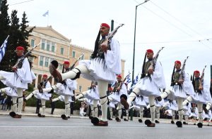 Σε ρυθμούς 25ης Μαρτίου κινείται η χώρα, όλα έτοιμα για τη στρατιωτική παρέλαση στην ΑΘήνα