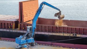 Υπ’ατμόν οι traders αγροτικών εμπορευμάτων λόγω Μέσης Ανατολής