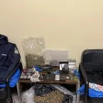 Αστυνομικές επιχειρήσεις σε οικισμούς σε Ίλιον, Ασπρόπυργο, Αχαρνές και Ελευσίνα – Κατασχέθηκαν ναρκωτικά και όπλα