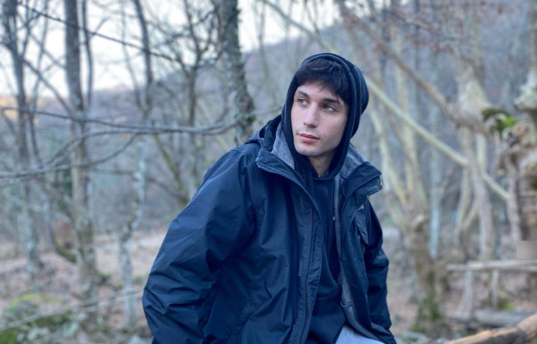 Συγκλονίζει ο YouTuber Γιάννης Αεράκης: «Ξεκινάμε χημειοθεραπείες, αδέλφια, σύντομα θα με δείτε καραφλό»