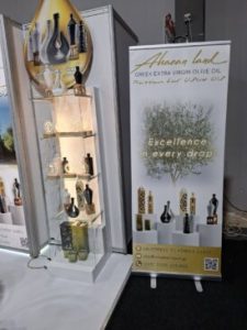 Αναπτύσσεται και αναδιοργανώνεται το δίκτυο αυτόματων πωλητών ελαιολάδου της Ahaean Land