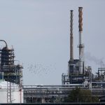 Η Ουάσινγκτον ανοίγει τη στρόφιγγα στο ρωσικό πετρέλαιο, η Ευρώπη αντιστέκεται