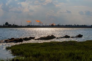 Το Ιράκ διέταξε αναστολή παραγωγής σε πετρελαιοπηγές που λειτουργούν υπό ξένη εκμετάλλευση λόγω Ορμούζ