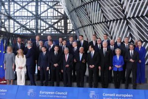 Οι ηγέτες σε μέγγενη μεταξύ ακριβής ενέργειας και ακριβού άνθρακα – Η Κομισιόν προτείνει φθηνότερη ενέργεια χωρίς ξήλωμα του συστήματος ETS