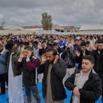 Μουσουλμάνοι γιόρτασαν το τέλος του Ραμαζανιού στην Αθήνα (φωτογραφίες)