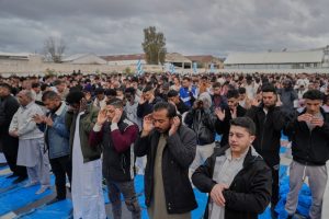 Μουσουλμάνοι γιόρτασαν το τέλος του Ραμαζανιού στην Αθήνα (φωτογραφίες)