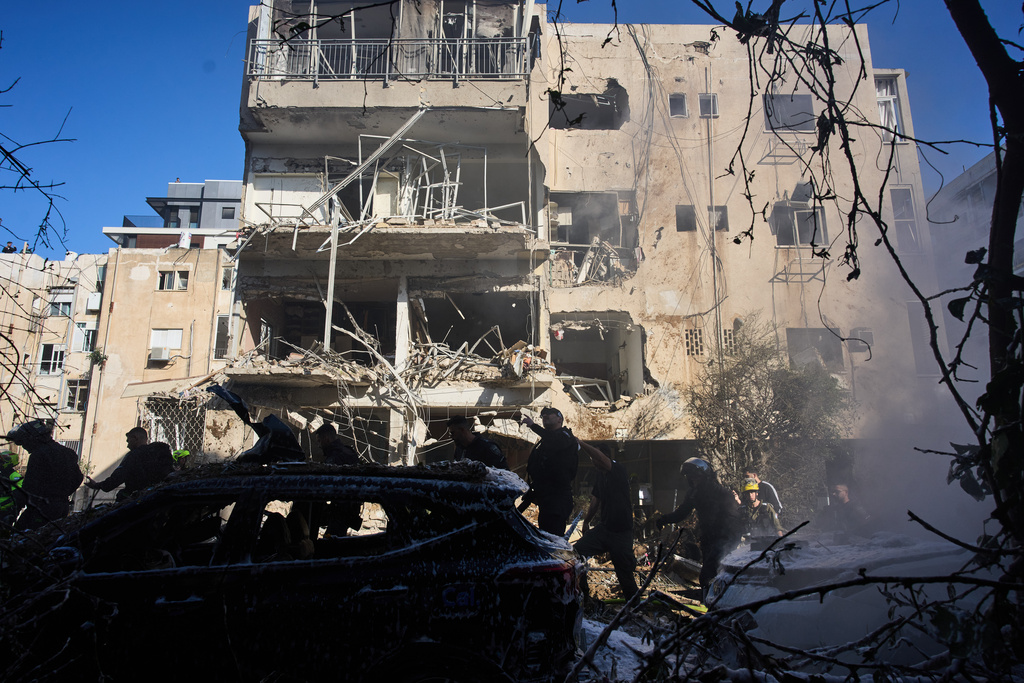 Live: Πυραυλική επίθεση με τραυματίες στο Τελ Αβίβ – Το Ιράν φοβάται να παραδεχτεί ότι θέλει συμφωνία, λέει ο Τραμπ