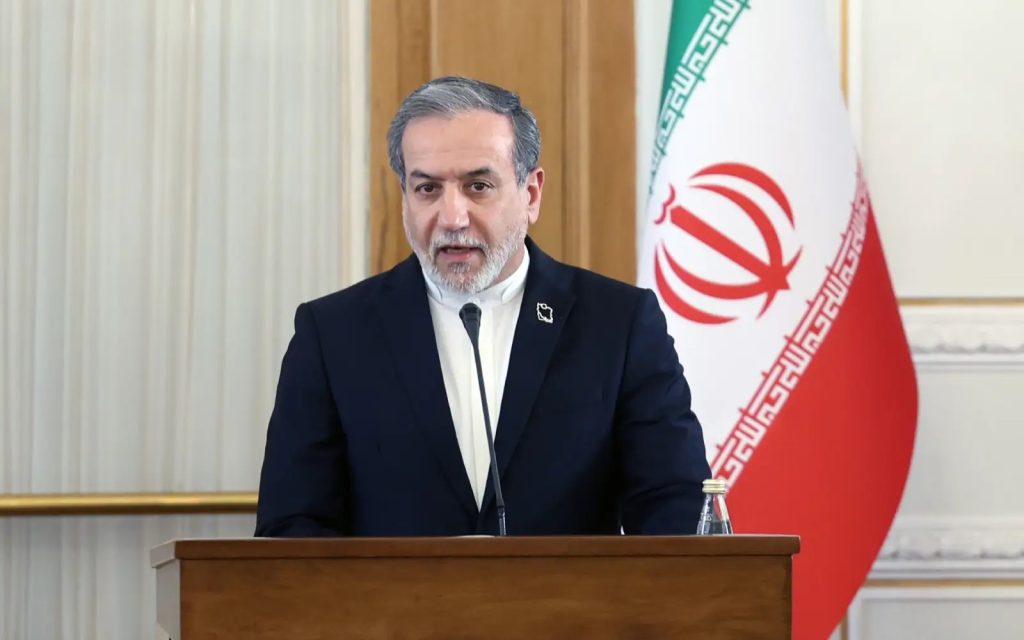 Διάψευση Αραγτσί για επαφές Ιράν – ΗΠΑ