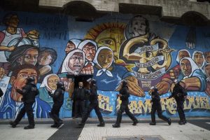 Τρόμος στην Αργεντινή: 13χρονος μαθητής νεκρός και οχτώ τραυματίες από πυροβολισμούς 15χρονου σε σχολείο