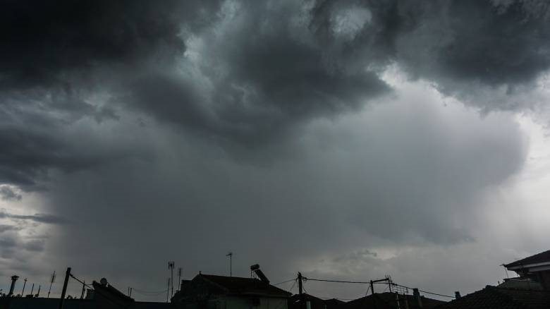 Αυξημένες νεφώσεις, σποραδικές καταιγίδες και πτώση της θερμοκρασίας