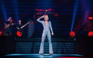 Η Σελίν Ντιόν επιστρέφει σε συναυλίες στο Παρίσι μετά πολυετή απουσία