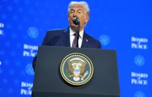 «Ο πόλεμος στο Ιράν έχει λίγο-πολύ ολοκληρωθεί» φέρεται να δήλωσε ο Τραμπ και έπεσαν οι τιμές του πετρελαίου