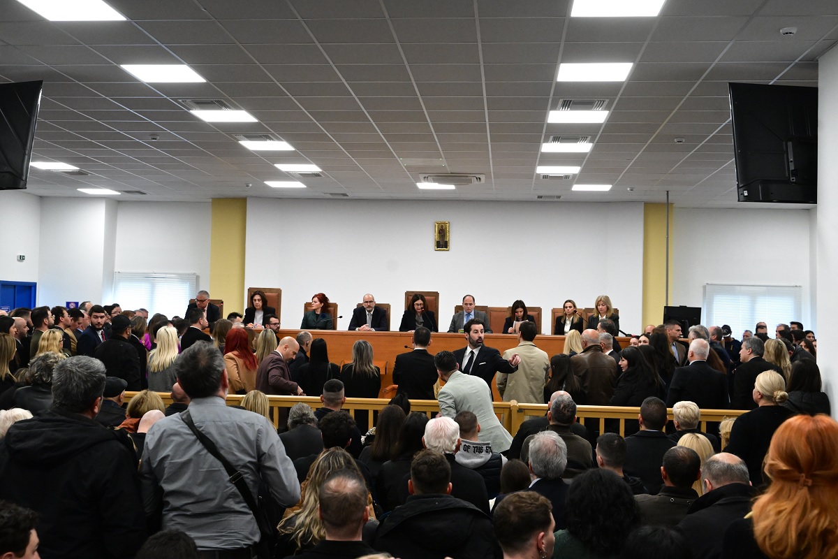 Δίκη Τεμπών: Θέσεις μόνο για δικηγόρους και κατηγορούμενους στην κύρια δικαστική αίθουσα