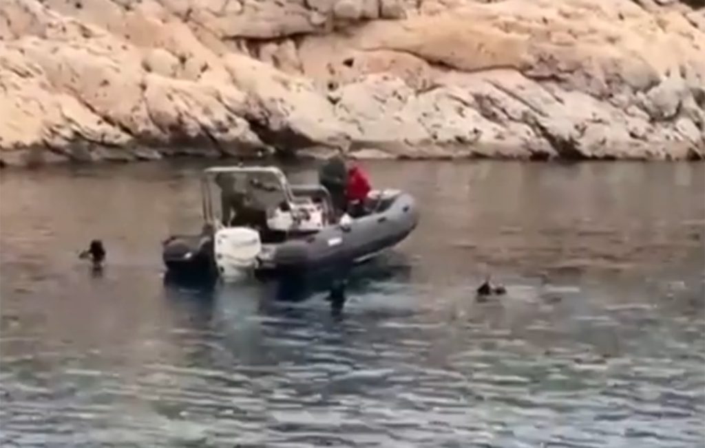 Αγνοείται 34χρονος δύτης που χάθηκε στο «πηγάδι του διαβόλου» στα Λιμανάκια της Βουλιαγμένης