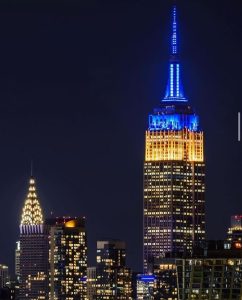 Νέα Υόρκη: Με τα χρώματα της γαλανόλευκης φωταγωγήθηκαν 16 ορόσημα της πόλης