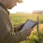 Το Gov Agri Wallet δεν συνιστά μηχανισμό ελέγχου ωραρίου των αγροτών, λέει το υπουργείο Ψηφιακής Διακυβέρνησης