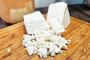 Επανεκλογή για τον Μιχάλη Σαράντη στην προεδρία της Εθνικής Διεπαγγελματικής Οργάνωσης Φέτας • Έλληνας Αγρότης