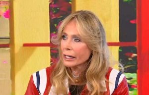 Κατερίνα Γιατζόγλου: Με πήρε τηλέφωνο η Τζένη Βάνου κλαίγοντας, τρεις μέρες μετά πέθανε