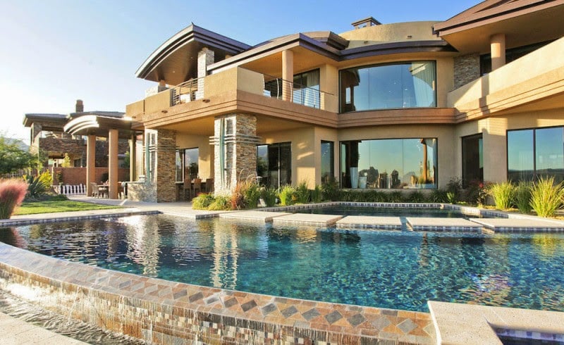 Νεόδμητα ή υφιστάμενα: Το δίλημμα των επενδυτών για τα πολυτελή ακίνητα το 2026