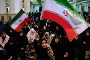 Live: «Η ικανότητα του Ιράν να απειλεί τα Στενά του Ορμούζ έχει υποτιμηθεί» παραδέχονται οι ΗΠΑ